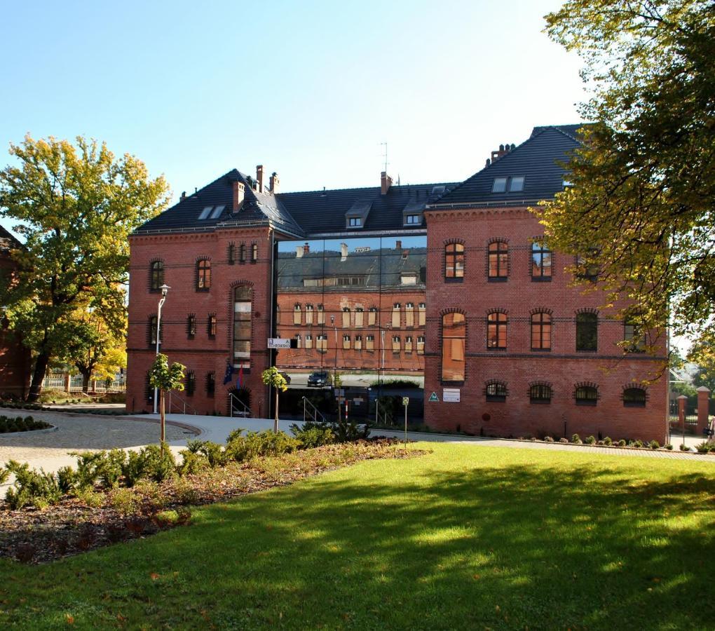 Szkolne Schronisko Mlodziezowe Dabrowka Hostel Prudnik Exterior photo