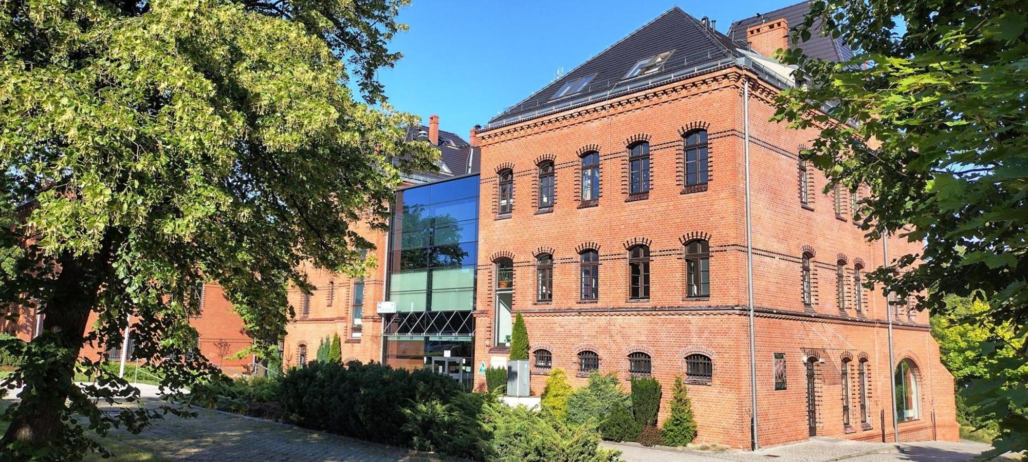 Szkolne Schronisko Mlodziezowe Dabrowka Hostel Prudnik Exterior photo